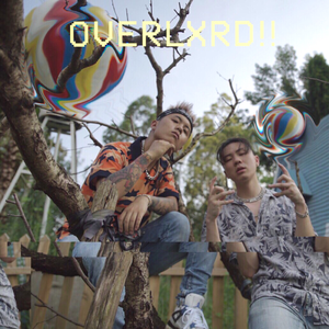 一大早王乙就起来等汽车
