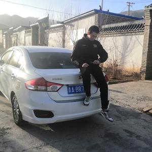 一大早王乙就起来等汽车
